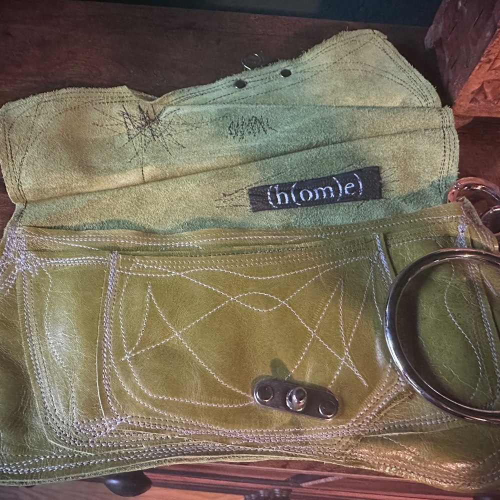 Indie brand H(o)me clutch bag with clip